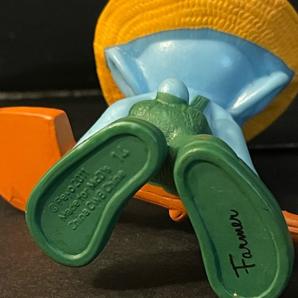 2011 McDonalds The Smurfs Farmer Smurf figure - Picture 5 of 5